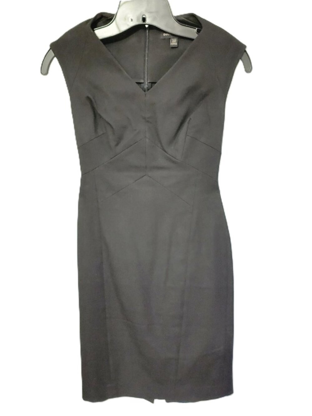 NWOTBanana Republic Women’s Black Sleeveless V-neck Sheath Dress Size 00